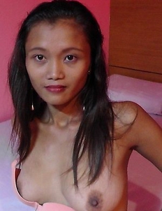 Petite Pinay hustler with great tits